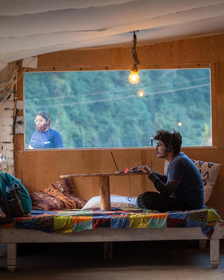 Young Monk Hostel & Cafe Old Manali Exteriér fotografie